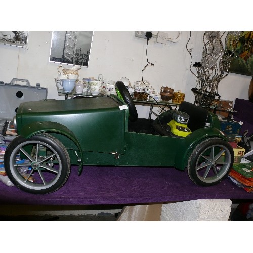 150 - BATTERY POWERED CHILD SPORTS CAR IN BRITISH RACING GREEN, RETRO STYLE.