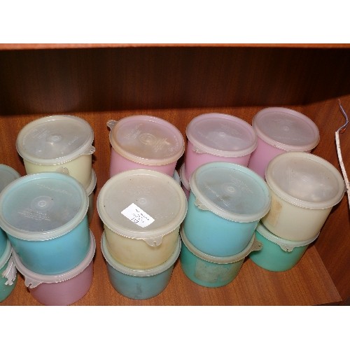 172 - LARGE COLLECTION OF VINTAGE TUPPERWARE POTS WITH CONTENTS OF SCREWS AND FIXINGS.