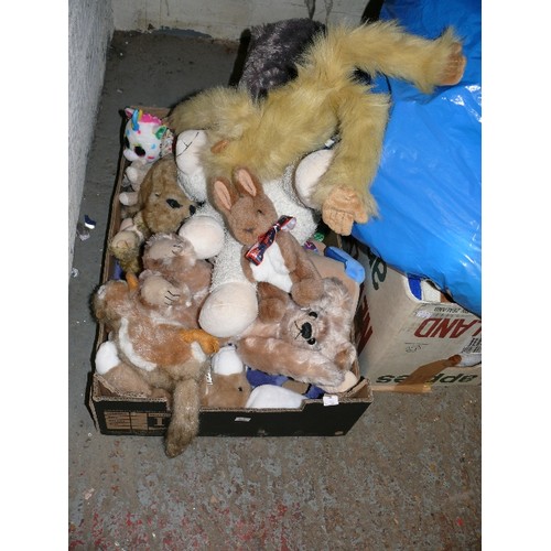 162 - A VERY LARGE COLLECTION OF MIXED TEDDY BEARS AND CUDDLY TOYS.