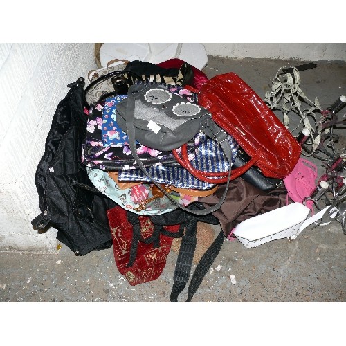 168 - A LARGE COLLECTION OF MIXED HANDBAGS.