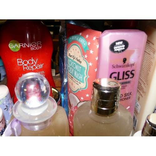 312 - A MIXED SELECTION OF GOOD QUALITY TOILETRIES.