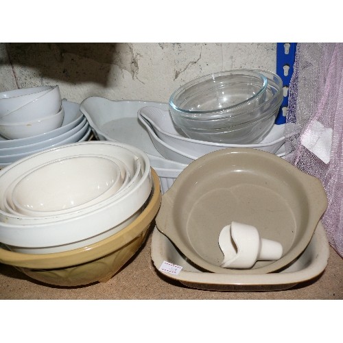 333 - A LARGE SELECTION OF OVEN TO TABLE STONEWARE AND KITCHENWARE.