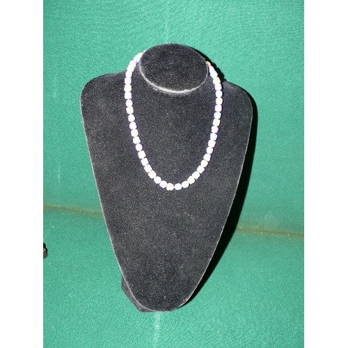 8 - PRINCESS PEARL NECKLACE.  PEARLS ARE COLOURED MAUVE, LIGHT BLUE AND CREAM.