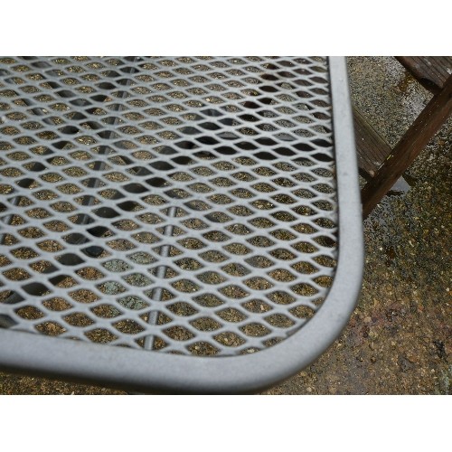 538 - GREY METAL GARDEN BISTRO SET.