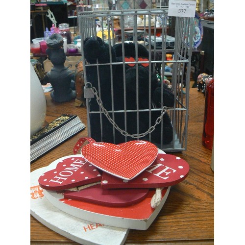 377 - VALENTINE LOT - GORILLA IN A CAGE WITH HEART EYES AND FOUR WOODEN HEARTS PLUS A HEART SHAPED DISH.