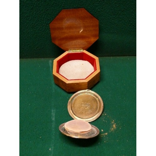 39 - OCTAGONAL WOODEN JEWELLERY BOX WITH GOLD COLOURED COMPACT BY FLAMINGO OF LONDON.