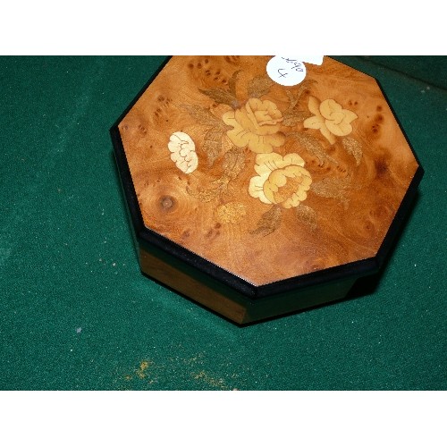 39 - OCTAGONAL WOODEN JEWELLERY BOX WITH GOLD COLOURED COMPACT BY FLAMINGO OF LONDON.