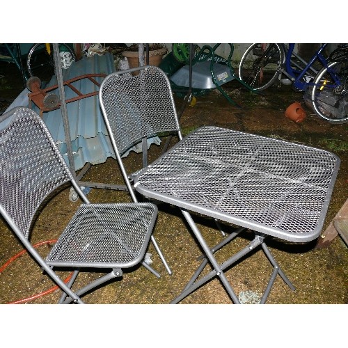 538 - GREY METAL GARDEN BISTRO SET.