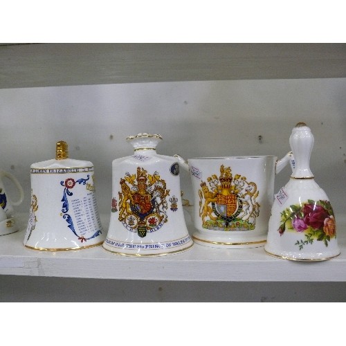 99 - AYNSLEY DOUBLE HANDED MUG AND A BELL LISTING KINGS AND QUEENS, COMMEMORATIVE AYNSLEY BELL AND A ROYA... 