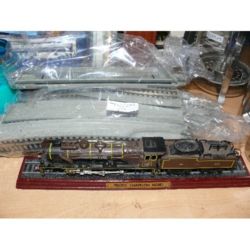 279 - A DUCHESS LMS TRAIN MODEL AND A PACIFIC CHAPELON NORD TRAIN MODEL PLUS A SELECTION OF '00' GAUGE TRA... 