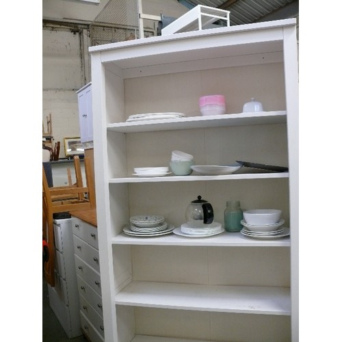 404 - WHITE SIX SHELVED BOOKCASE.