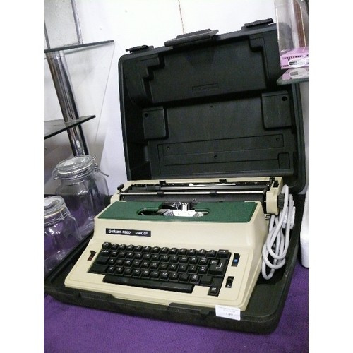 149 - VINTAGE TYPEWRITER BY SILVER REED 2600 CR.