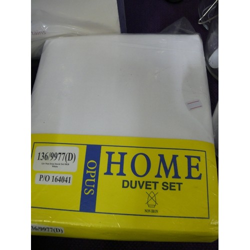 155 - A BOX PLEATED VALANCE SHEET AND A WHITE NON-IRON DUVET SET BOTH NEW IN PACKETS.