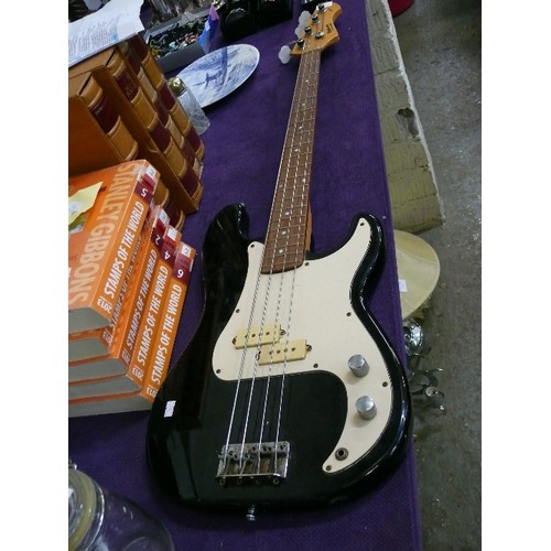 159 - A ROCKWOOD BY HOHNER BASS GUITAR LX90B.