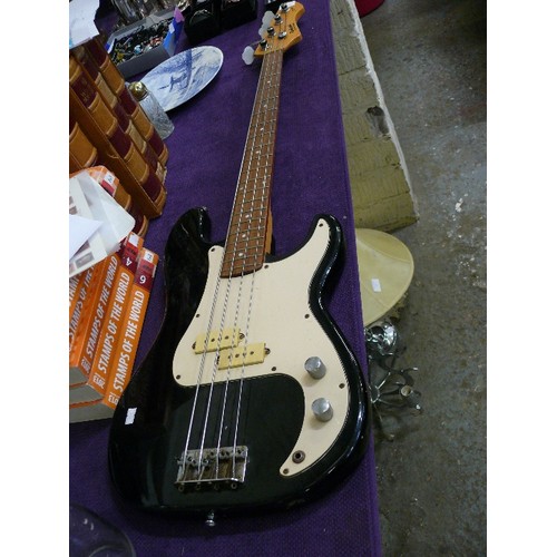 159 - A ROCKWOOD BY HOHNER BASS GUITAR LX90B.