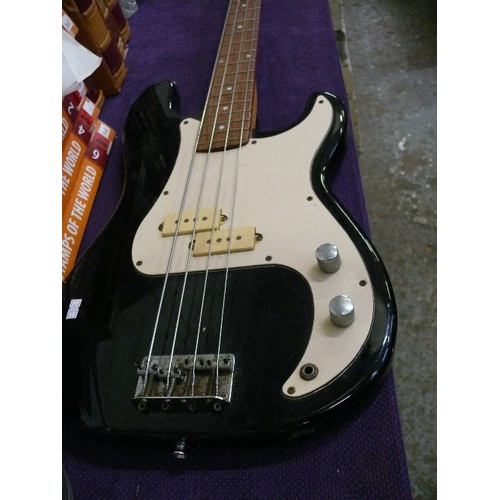 159 - A ROCKWOOD BY HOHNER BASS GUITAR LX90B.