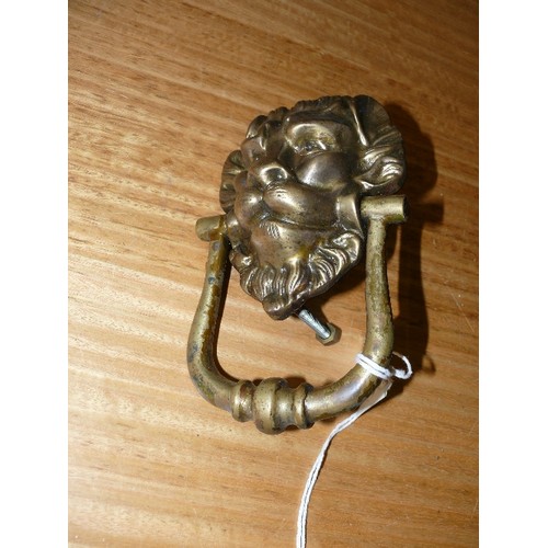 295 - BRASS DOOR KNCKER WITH LIONS FACE.