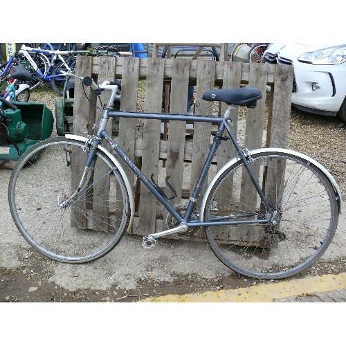 502 - GENT'S RALEIGH TOURING BIKE IN GREY AND SILVER.