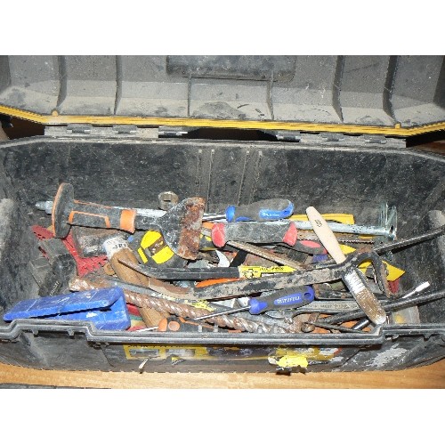 370 - LARGE TOOL BOX WITH CONTENTS OF A NICE SELECTION OF TOOLS.