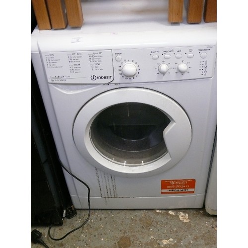 412 - INDESIT 1-8KG WASHING MACHINE IN WHITE.