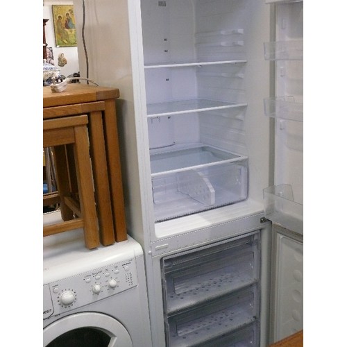 413 - SAMSUNG FRIDGE FREEZER IN WHITE.