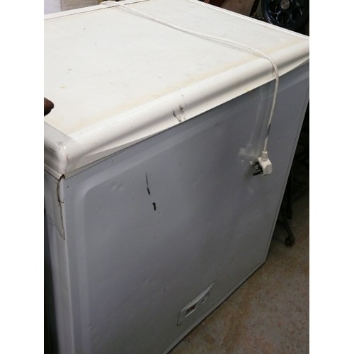 414A - WHITE CHEST FREEZER (LARGE).