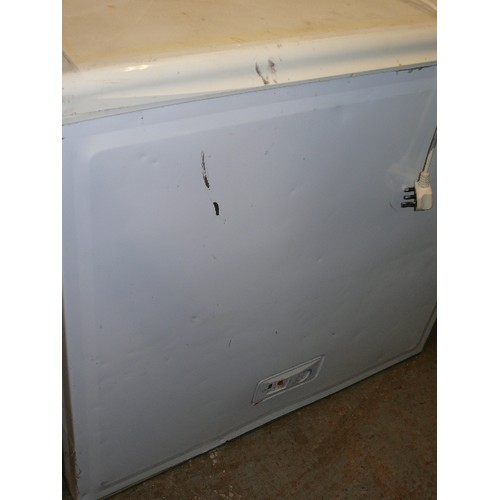 414A - WHITE CHEST FREEZER (LARGE).