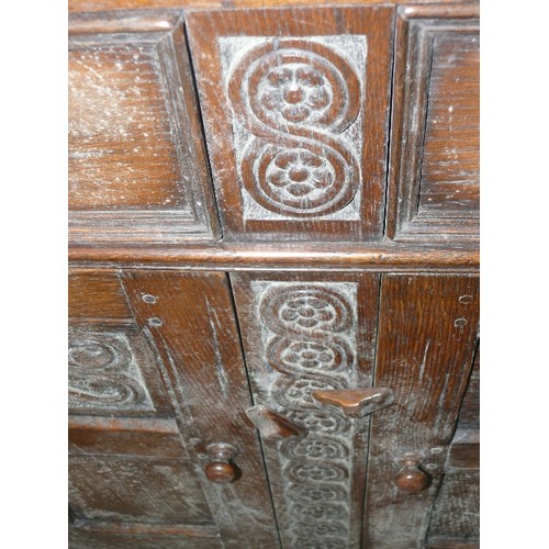 424 - SOLID OAK, CARVED SIDEBOARD WITH THREE DRAWERS AND THREE CUPBOARDS.