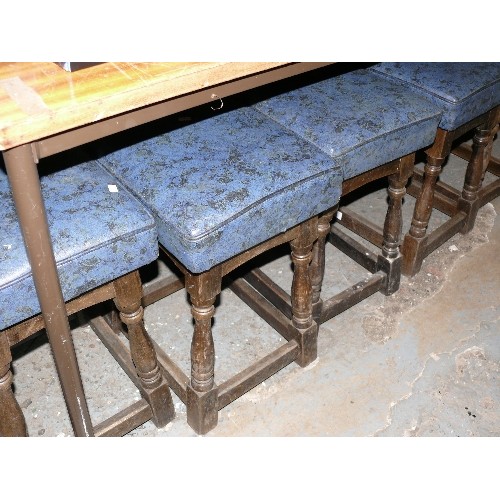 368B - FIVE SOLID OAK VINTAGE LOW BAR STOOLS.