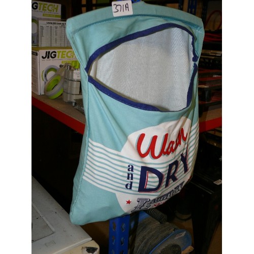 371A - RETRO PEG BAG' WASH N DRY LAUNDRY SERVICE' WITH QUANTITY OF PEGS.