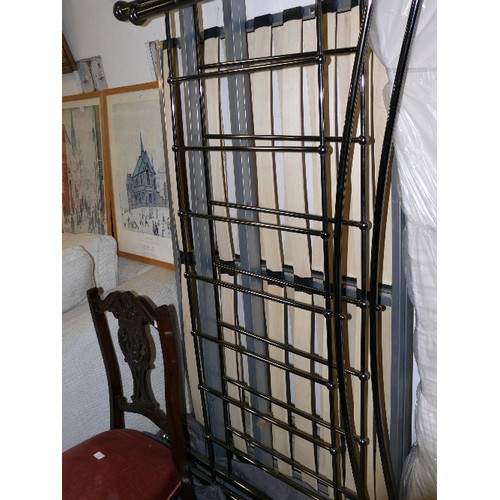 438 - METAL BED FRAME TRADITIONAL STYLE WITH KNOBS, KINGSIZE.