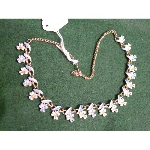 42 - LOVELY FASHION NECKLACE WITH BLUE ENAMEL FLOWERS.