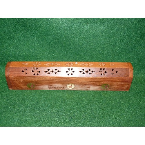 68 - A DECORATIVE WOODEN INCENSE BOX, A WOODEN VASE WITH DECORATIVE BRASS INLAY AND A SET OF WOODEN COAST... 