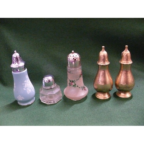 228 - COLLECTION OF FIVE VINTAGE SUGAR SHAKERS.