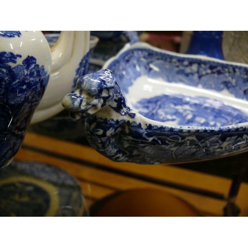 234 - LARGE QUANTITY OF MASONS VISTA DINNERWARE, SOME EARLY 20TH CENTURY.  INCLUDES LARGE TUREEN, TRIANGUL... 