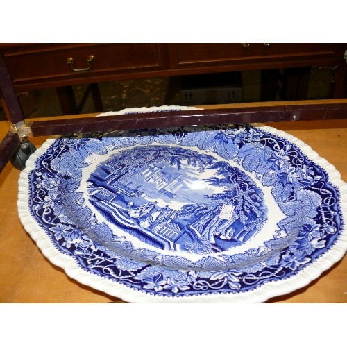 234 - LARGE QUANTITY OF MASONS VISTA DINNERWARE, SOME EARLY 20TH CENTURY.  INCLUDES LARGE TUREEN, TRIANGUL... 