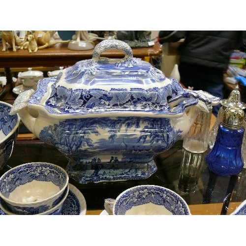 234 - LARGE QUANTITY OF MASONS VISTA DINNERWARE, SOME EARLY 20TH CENTURY.  INCLUDES LARGE TUREEN, TRIANGUL... 