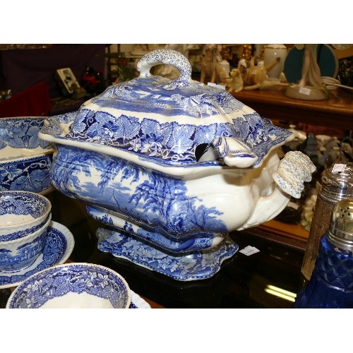 234 - LARGE QUANTITY OF MASONS VISTA DINNERWARE, SOME EARLY 20TH CENTURY.  INCLUDES LARGE TUREEN, TRIANGUL... 