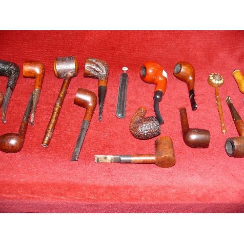 61 - A NICE SELECTION A VARIOUS PIPES AND RELATED ITEMS.