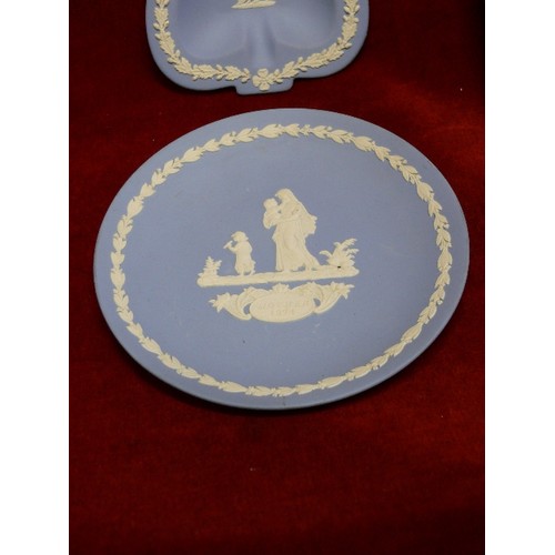 64A - A COLLECTION OF WEDGWOOD JASPERWARE PLATES.