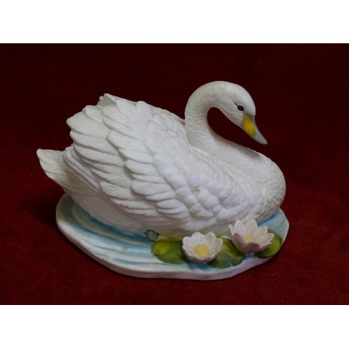 87 - A PAIR OF FINE CHINA SWANS BY ROYAL OSBORNE.