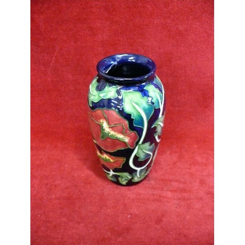 80 - A LOVELY VASE DESIGNED BY ANNIE ROW, BY COUNTRY CRAFT COLLECTION.