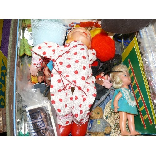 148 - A COLLECTION OF VINTAGE CHILDREN'S ITEMS, TOYS ETC.