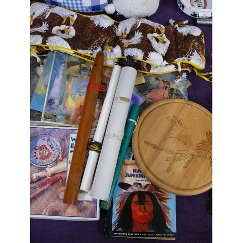 119 - A MIXED COLLECTION OF NATIVE AMERICAN INDIAN THEMED ITEMS.