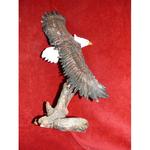 121 - A LARGE NATIVE AMERICAN FIGURE OF AN EAGLE IN FLIGHT.