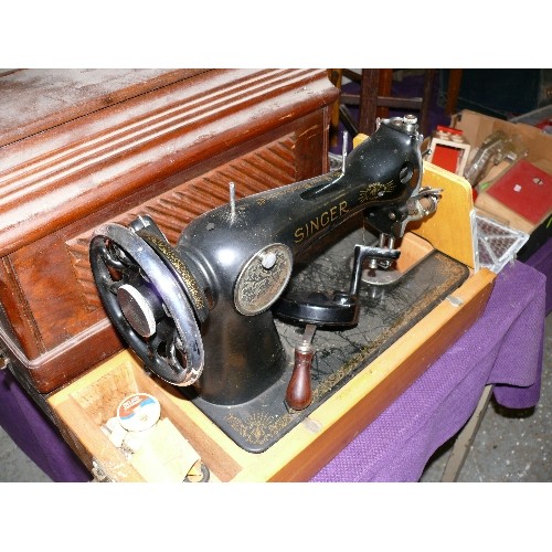 192 - VINTAGE SINGER SEWING MACHINE EC029403.