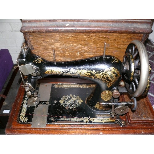 187 - VINTAGE SINGER SEWING MACHINE J728563.