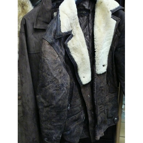 296 - A LEATHER AND SUEDE JACKET BY CARLO SANTINI, NO SIZE GIVEN.