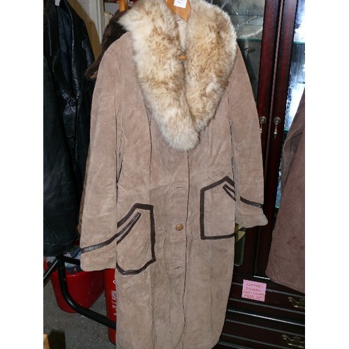 298 - A SHEEPSKIN COAT, NO SIZE GIVEN.