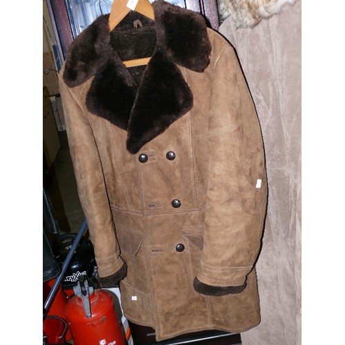 299 - A SHEEPSKIN COAT, NO SIZE GIVEN.